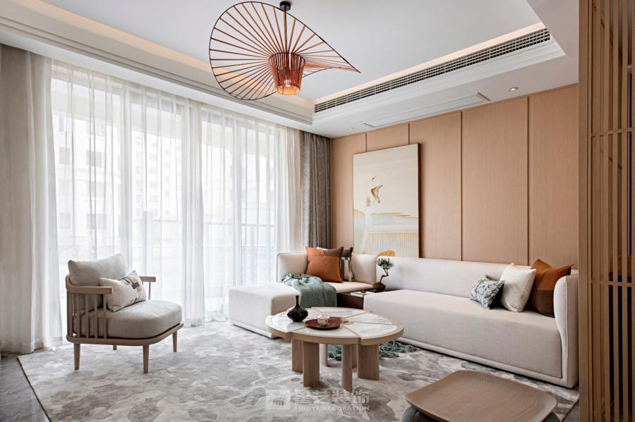 不追求华丽，而追求舒适；不堆砌装饰，而回归生活本身